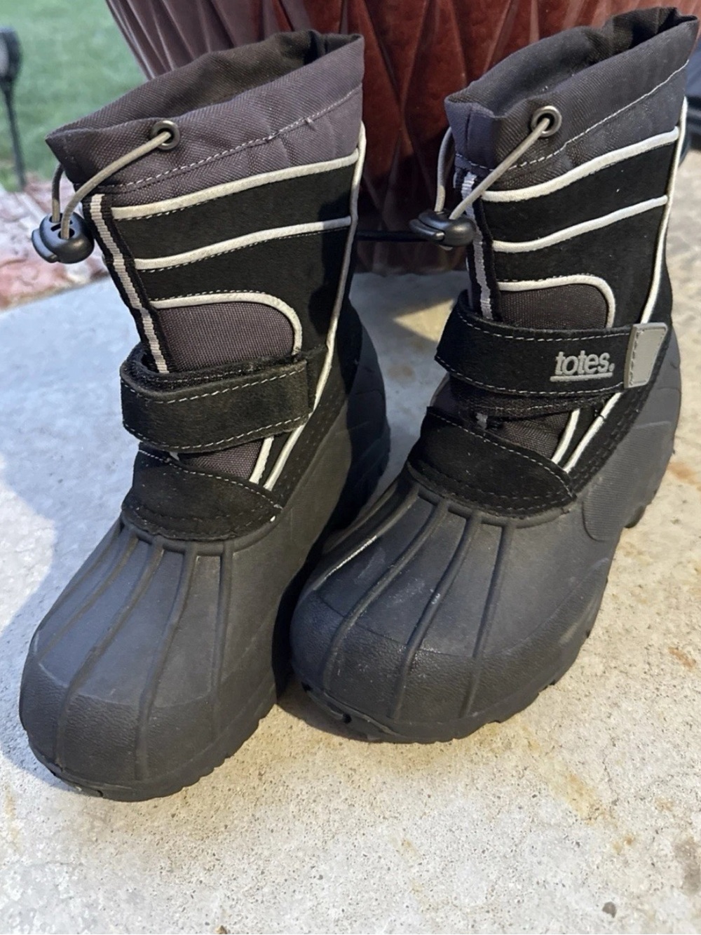 Boys Totes Snow Boots TODD Black Pristine Treads Clean In & Out Winter Size 2
